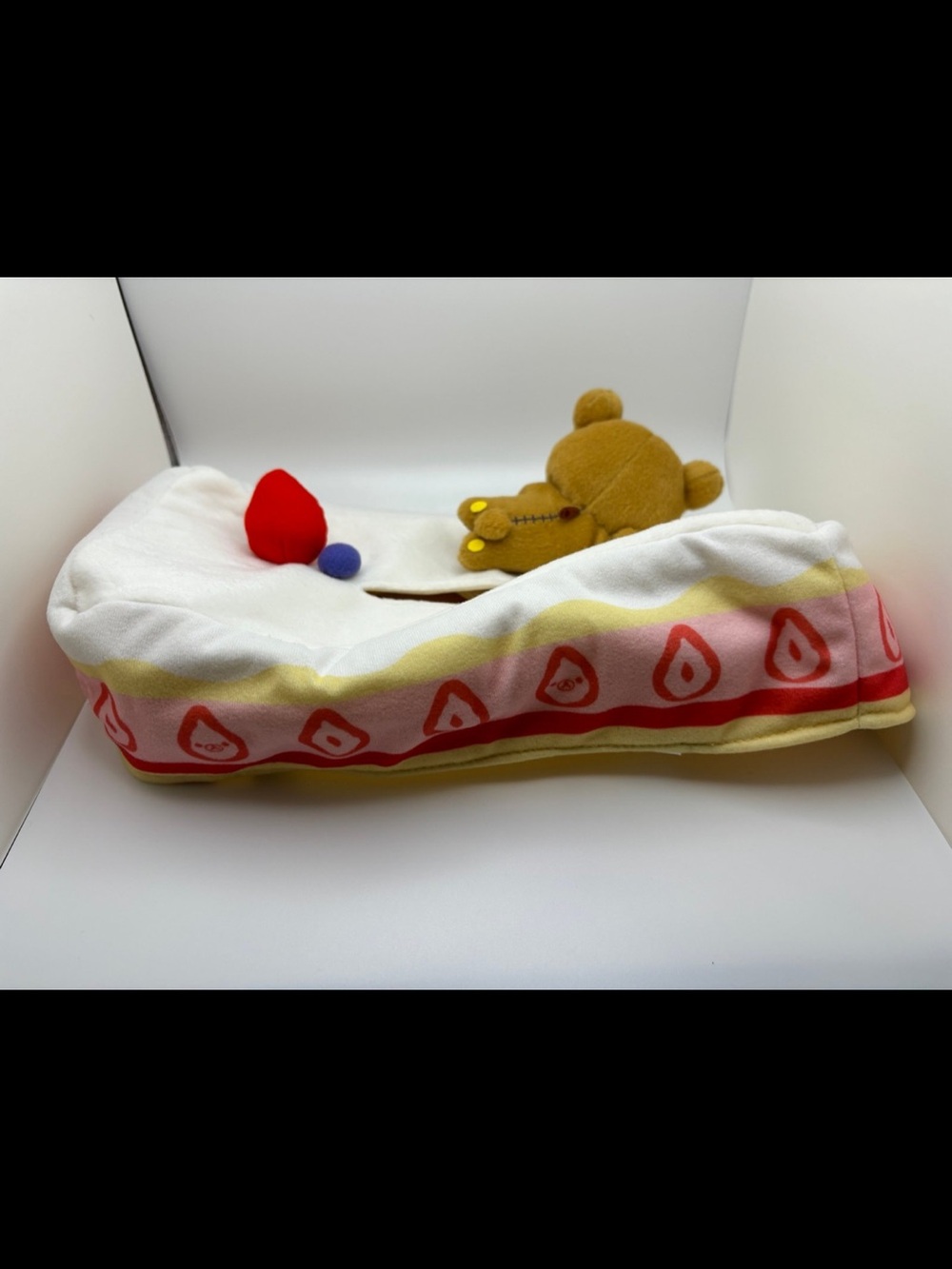 Rilakkuma Tissue Box Cover Strawberries Cake Kawaii Authentic Cute 2018 San-X - Picture 3 of 4